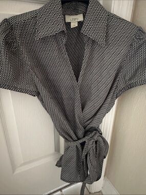 LOFT Black & White Geometric Wrap Top